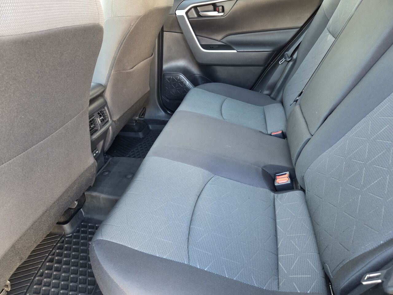 2023 Toyota RAV4 XLE HYBRIDE Silver  - photo #13