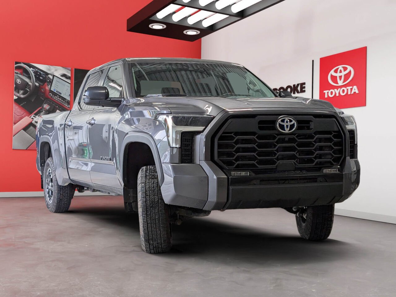 Toyota Tundra hybride LIMITED/AWD/TOIT PANORAMIQUE OUVRANT/SIÈGES CHAUFFANTS/VOLANT CHAUFFANT/AC BIZONE 2024 Gris magnétique métallisé Sherbrooke - photo #1