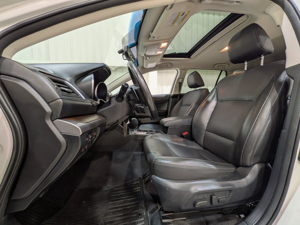 2017 Subaru Outback 5dr Wgn CVT 2.5i Limited w/Tech Pkg White Val-David - photo #1