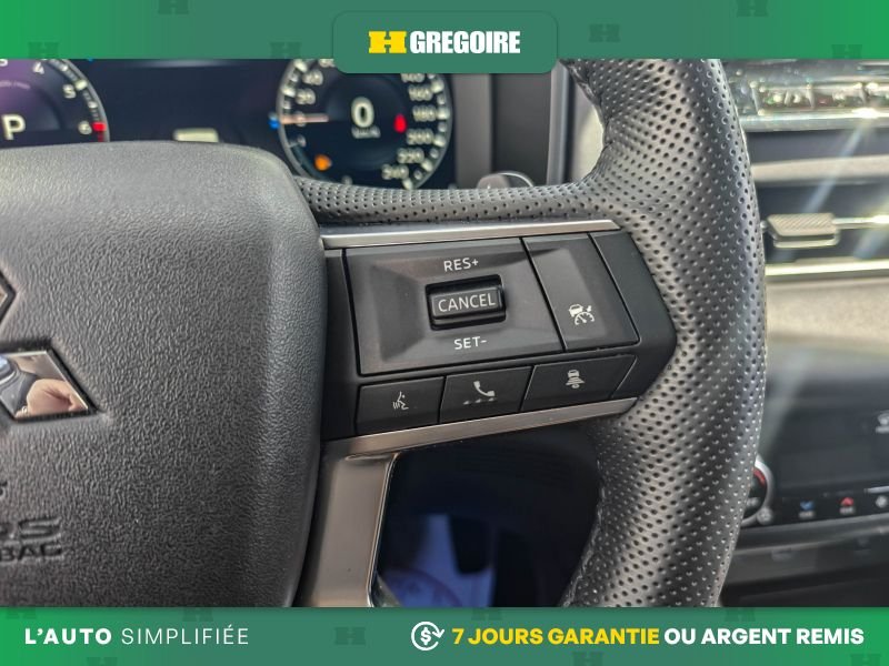 2024 Mitsubishi Outlander White Blainville - photo #16