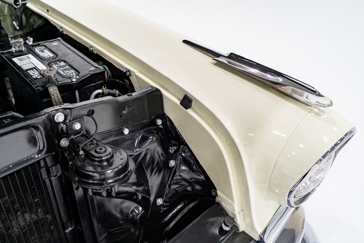 Pontiac Bonneville *PRICE IN USD* Fuel injected 347/315HP 1 of 630 produced 1957 Blanc Montréal - photo #20