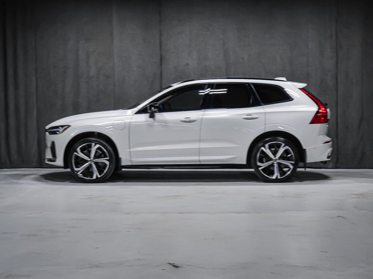 Volvo XC60 Recharge T8 ULTIMATE DARK 2024 Blanc Montréal - photo #2