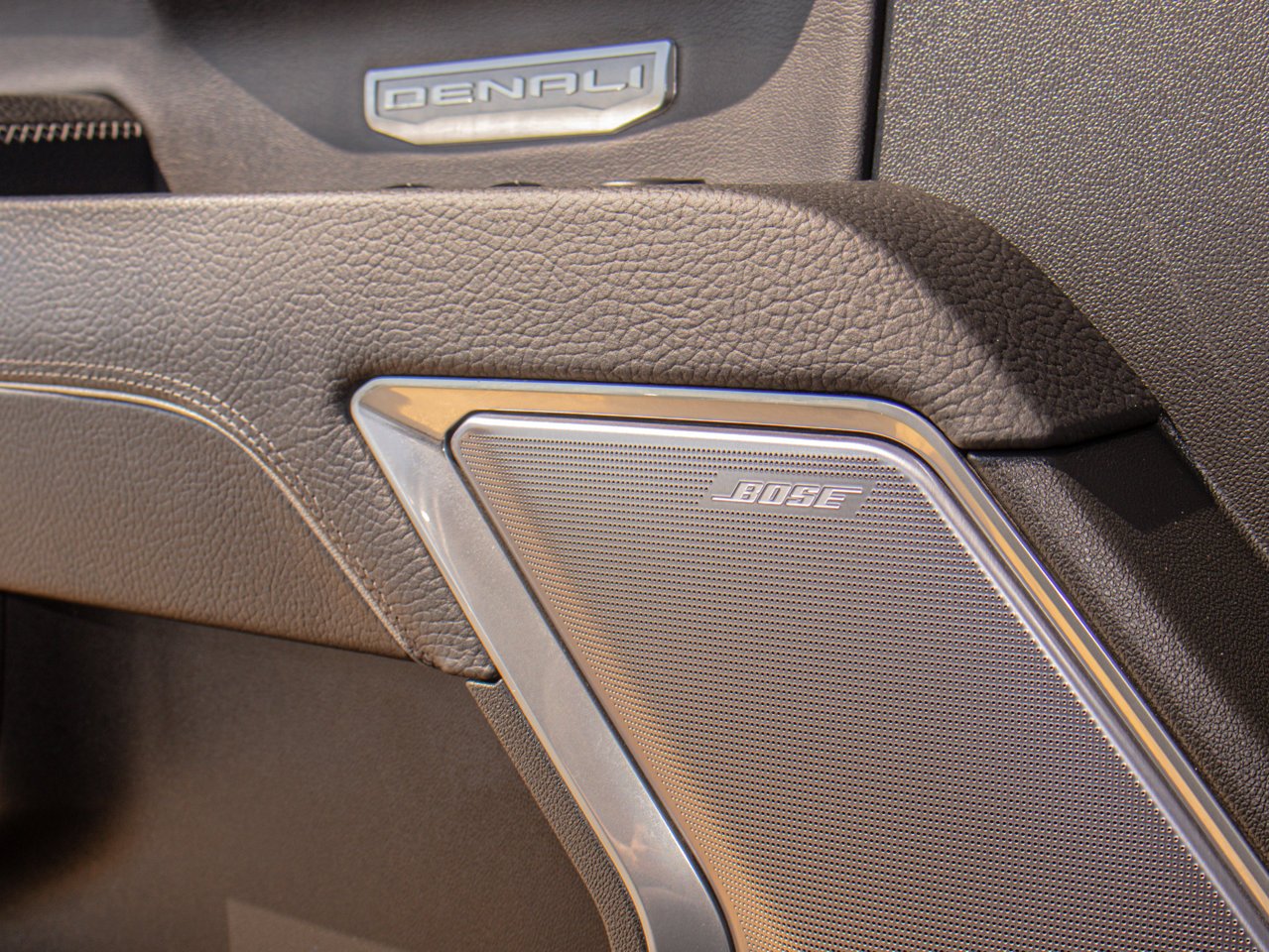 2025 GMC Sierra 1500 4WD Crew Cab 147 Denali Grey Sherwood Park - photo #21