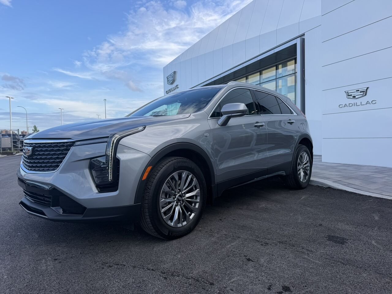 2024 Cadillac XT4 PREMIUM LUXURY AWD FINANCEMENT À PARTIR 3.99% Laval - photo #0