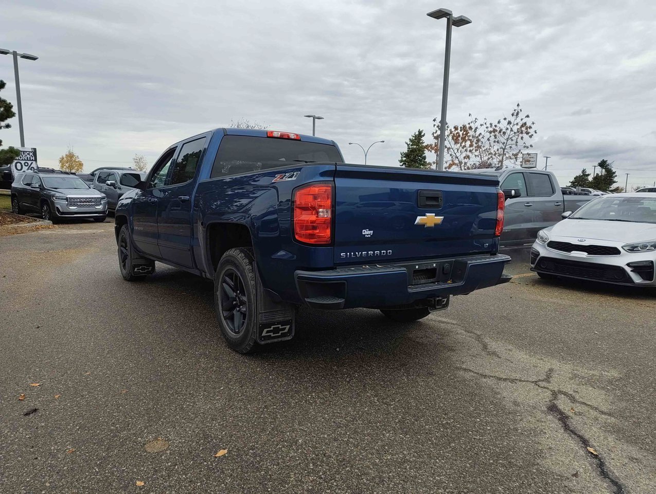 2017 Chevrolet Silverado 1500 4WD Crew Cab 143.5 LT w/2LT Blue Sherwood Park - photo #4