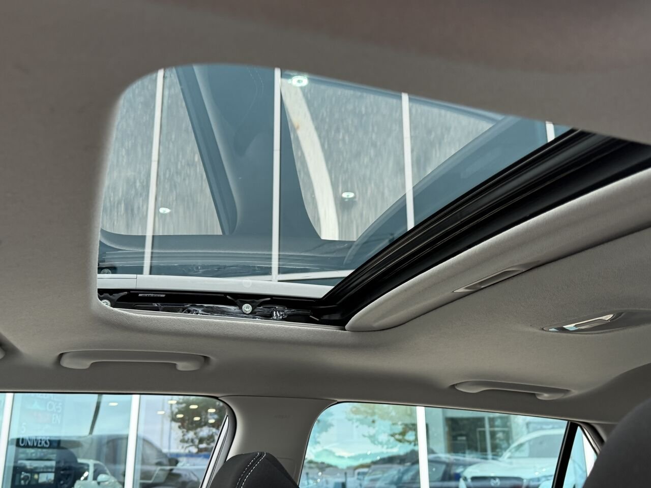 2022 Hyundai Venue Grey Ste-Marie - photo #8