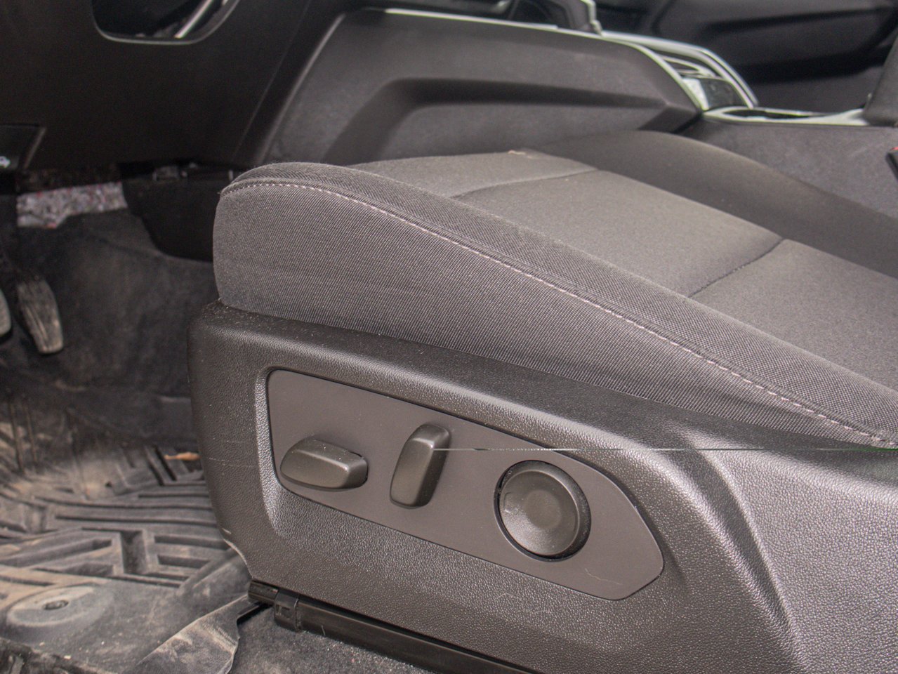 2023 Chevrolet Colorado 4WD Crew Cab Trail Boss White Sherwood Park - photo #18
