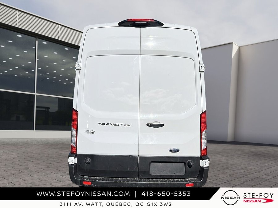 Ford Transit fourgon utilitaire toit surélevé T-250 PA toit surélevé 148 po PNBV de 9 070 lb 2025