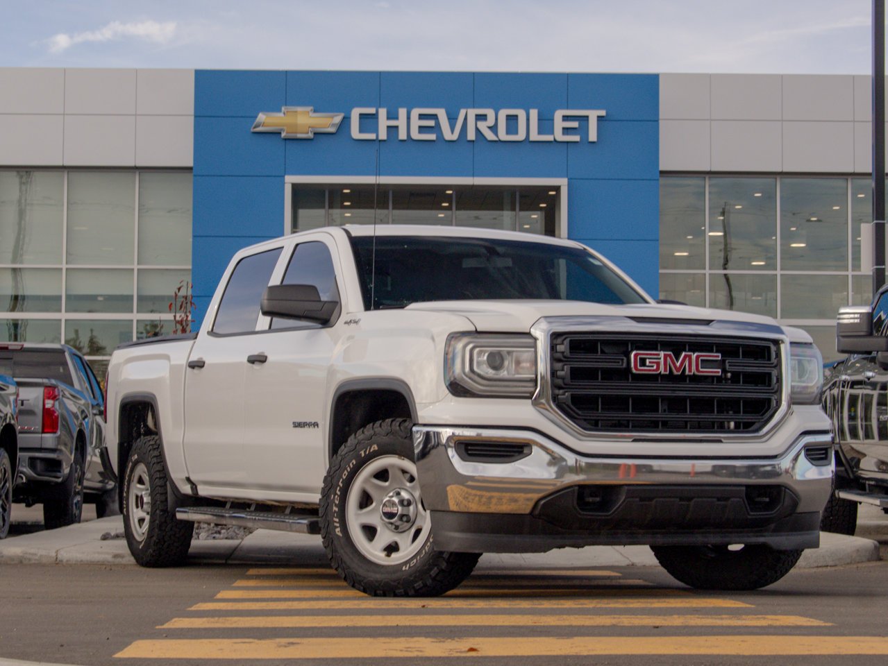 2017 GMC Sierra 1500 4WD Crew Cab 143.5 White Sherwood Park - photo #13
