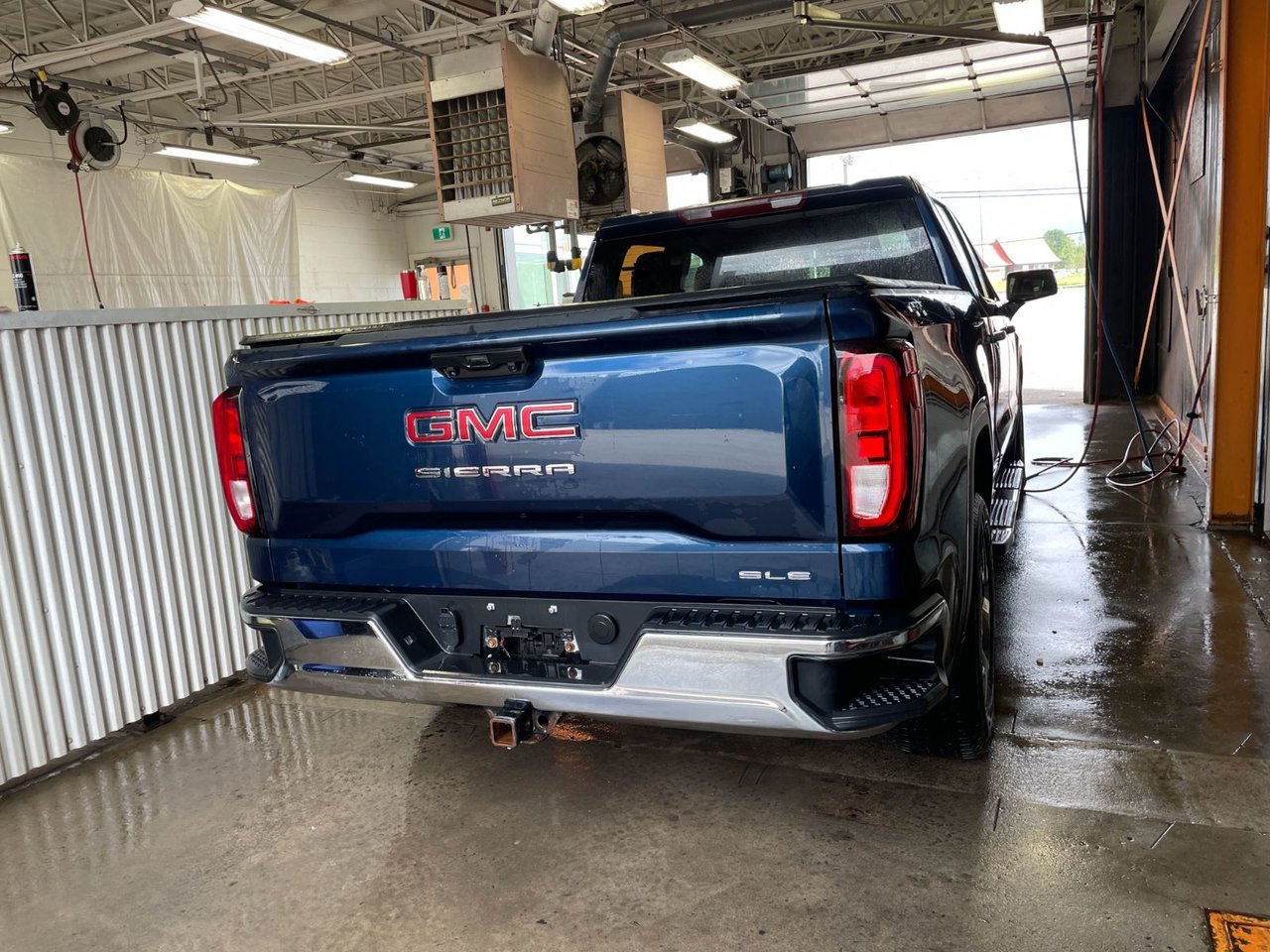 GMC Sierra 1500 SLE CREW 4X4 *NAV* SIÈGES CHAUFF BEDLINER CARPLAY 2023 Bleu Saint-Jérôme - photo #7