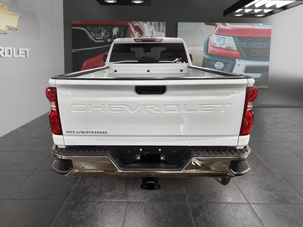 Chevrolet Silverado 2500HD WT cabine multiplace 4RM 172 po 2026 BLANC SOMMET Saint-Hyacinthe - photo #2