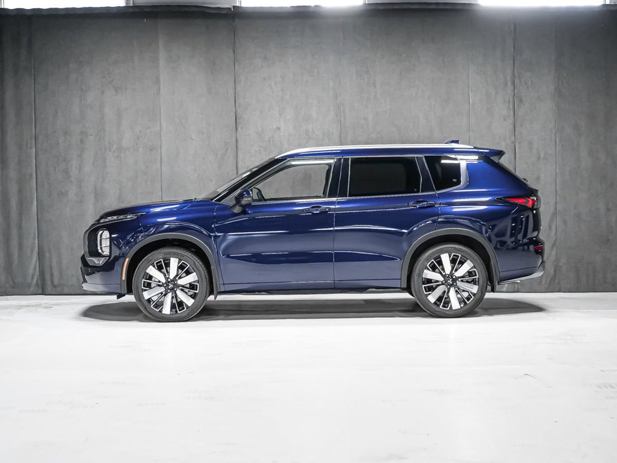 2026 Mitsubishi Outlander Cosmic Blue