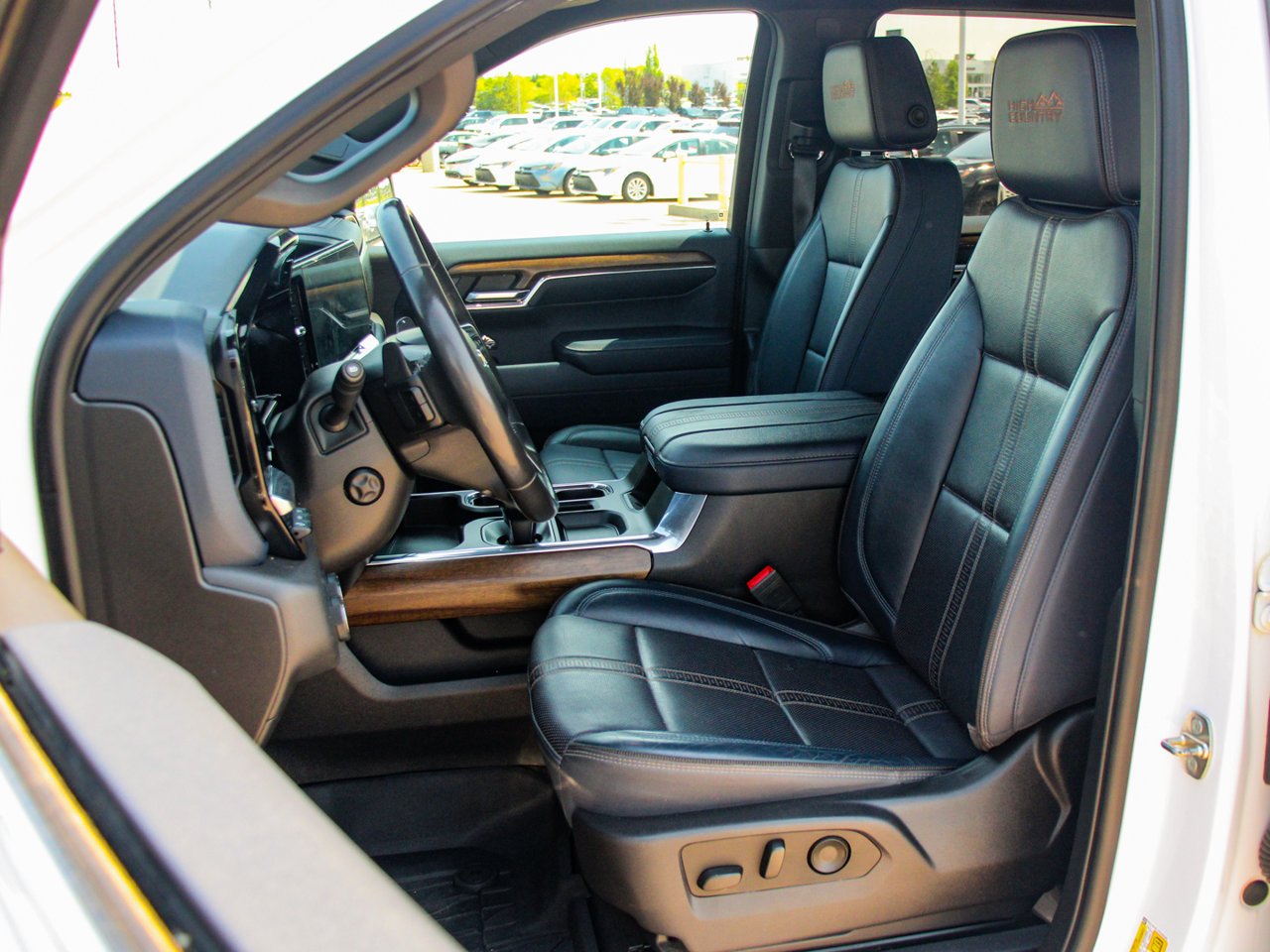 2023 Chevrolet Silverado 1500 4WD Crew Cab 147 High Country White Sherwood Park - photo #31
