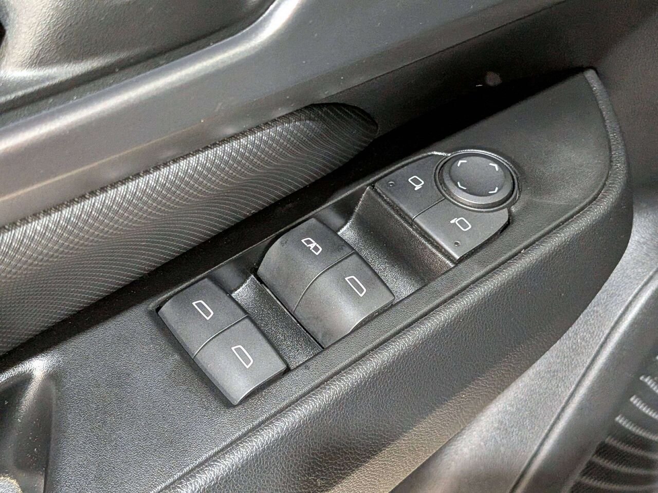 2024 Chevrolet Equinox EV 4dr RS w/2RS Black Val-David - photo #30