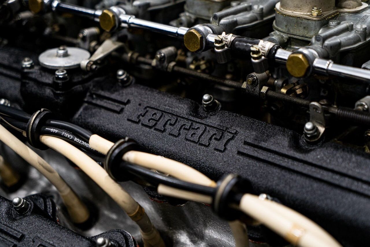 Ferrari 365 GTB4 Daytona 18,301 miles With Orig Books/Tools/ Carbs / Filter Box 1973 Rouge Montréal - photo #19