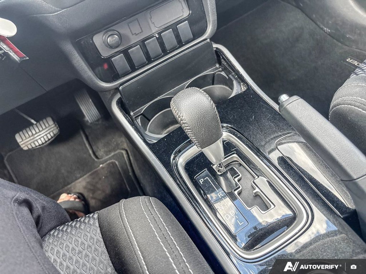 Mitsubishi Outlander JA4AZ2A39JZ619508 2018 Rouge Mirabel - photo #20