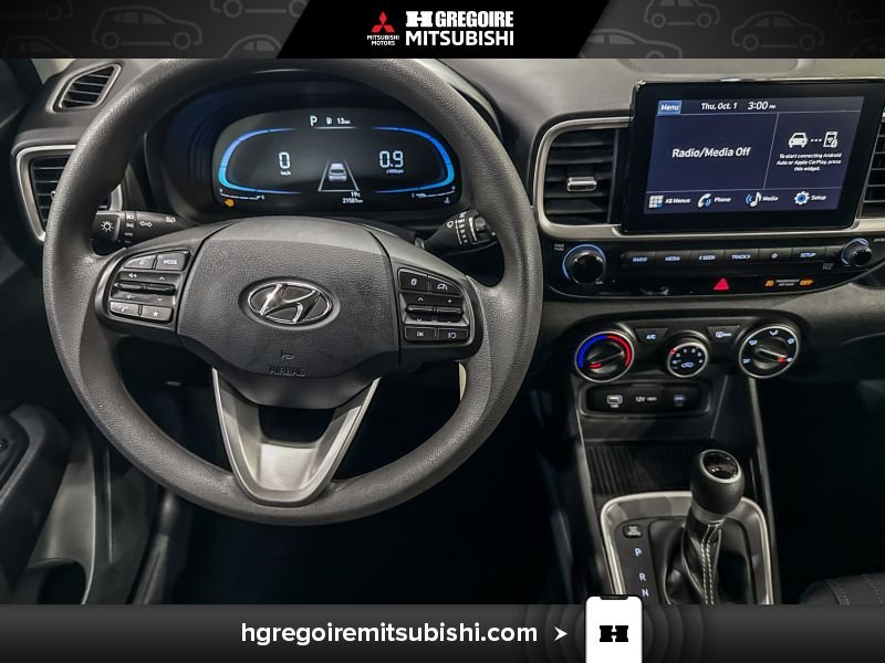 2025 Hyundai Venue White Laval - photo #17