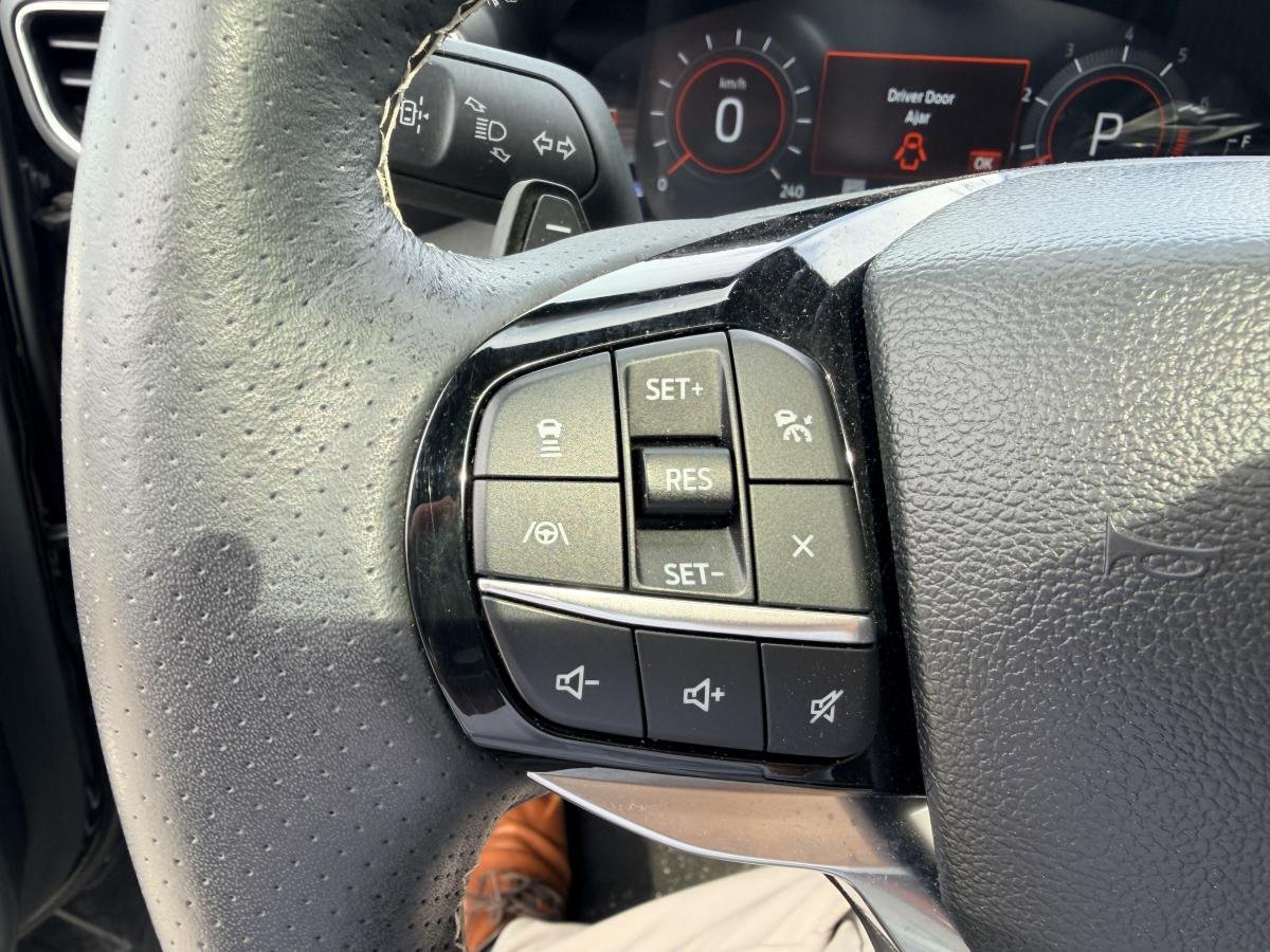 2024 Ford Explorer Black  - photo #22