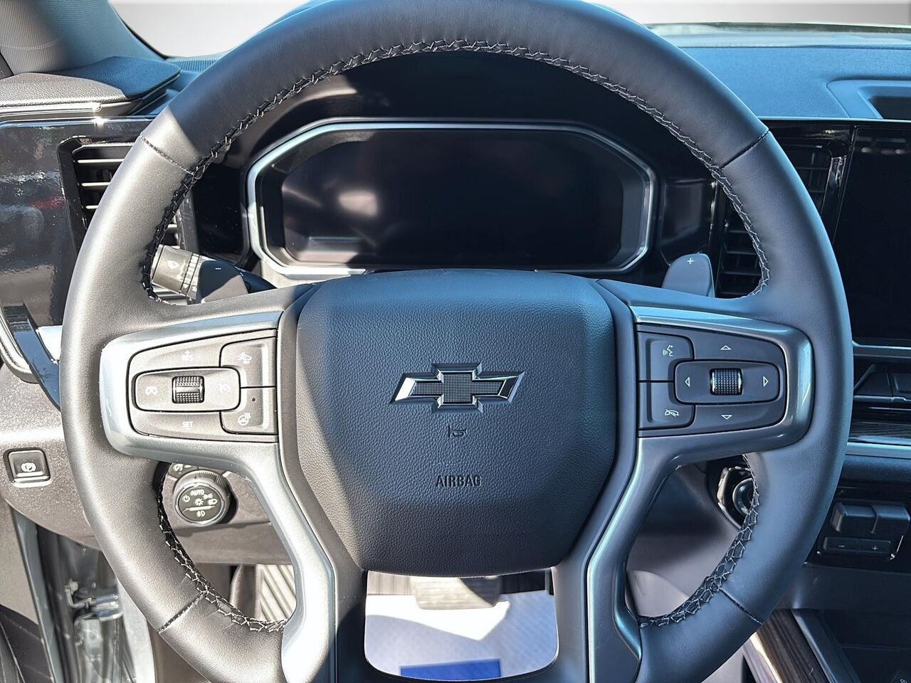 CHEVROLET Silverado 1500 RST 2026 GRIS STERLING METALLISE Saint-Hyacinthe - photo #10