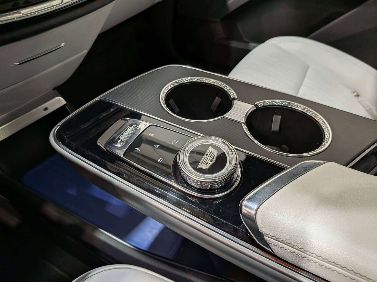 Cadillac LYRIQ 4dr Sport w/1SK 2024 Argent Val-David - photo #32