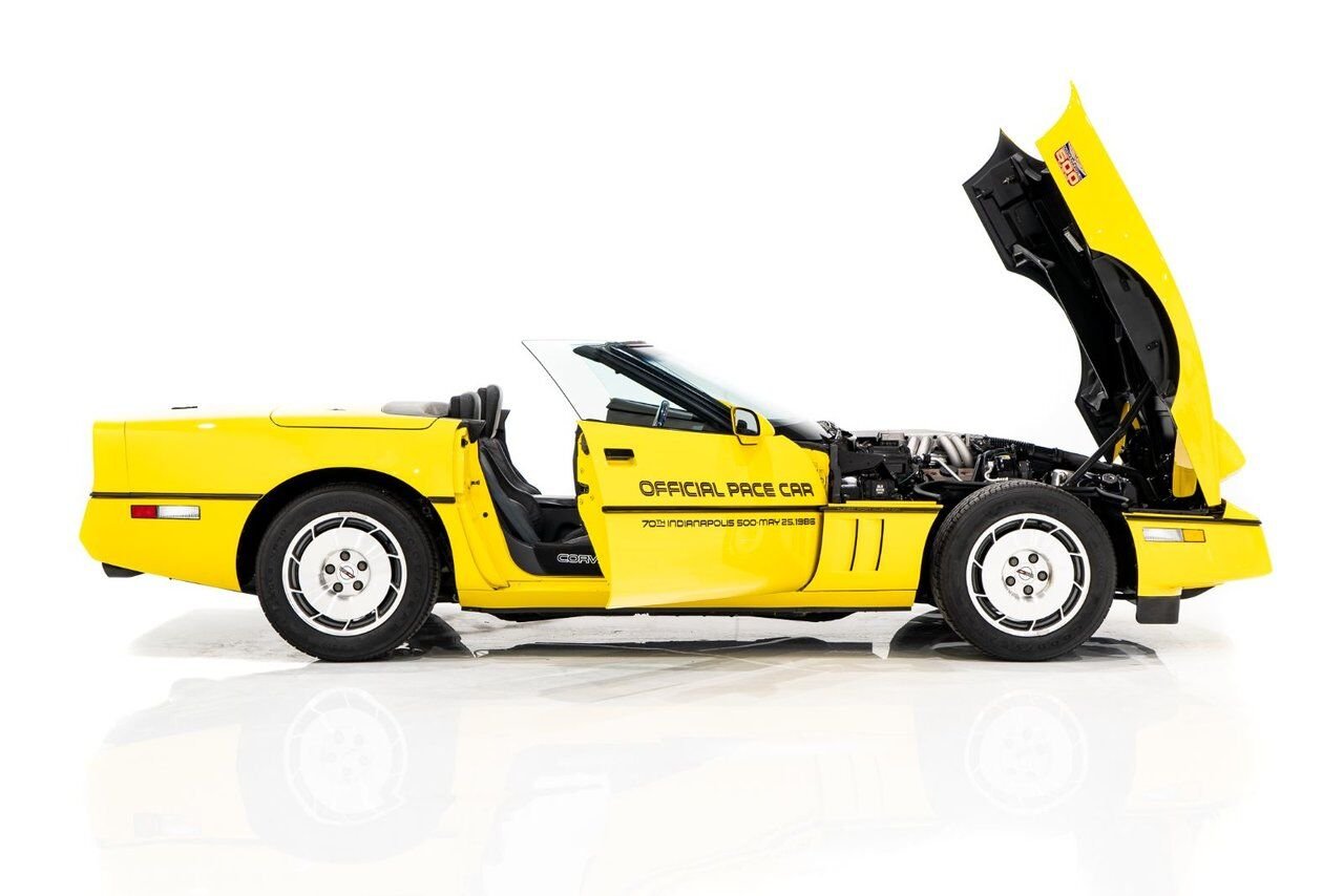 Chevrolet Corvette Pace Car livery with only 17,380km (10,800miles) 1986 Jaune Montréal - photo #54