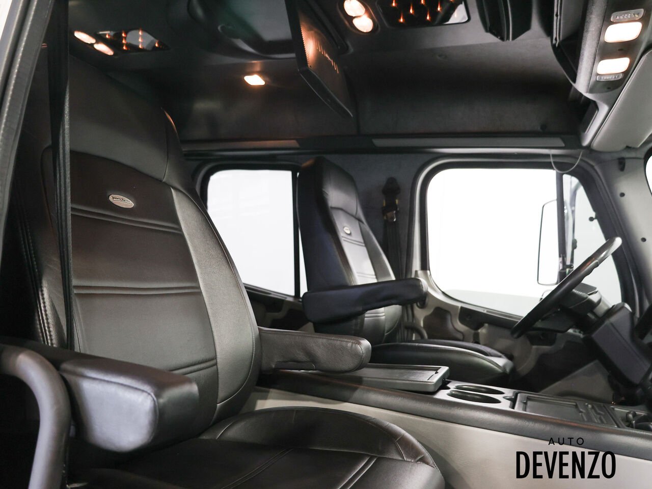Freightliner Sportchassis 2013 Blanc Saint-Eustache - photo #7