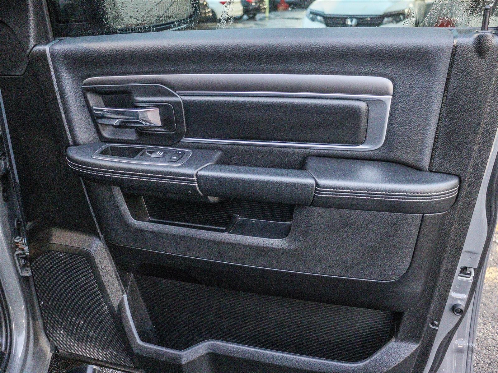 RAM 1500 Classic SLT 2022 Grey Ottawa & Gatineau - photo #15