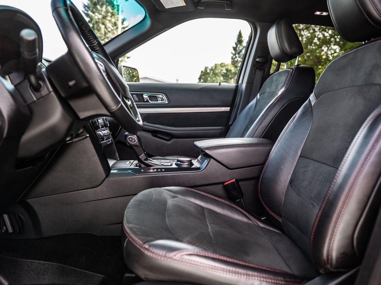 2019 Ford Explorer White Sainte-Julienne - photo #8
