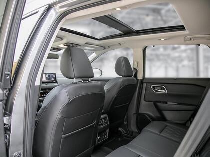 2025 Nissan Rogue 2-Tone Champagne Silver Metallic Blainville - photo #20