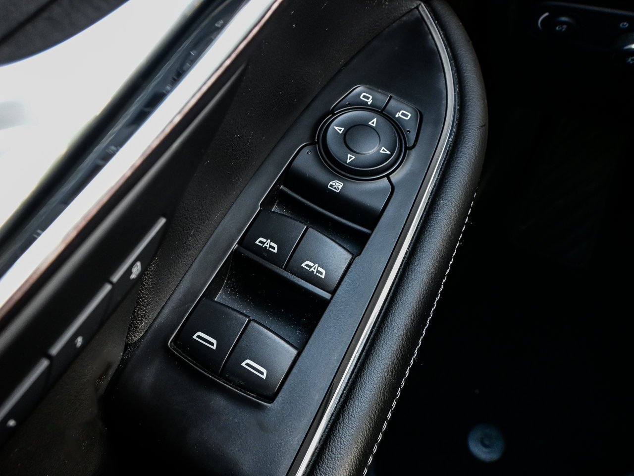 2023 Buick Envision AWD 4dr Avenir Red Sherwood Park - photo #18