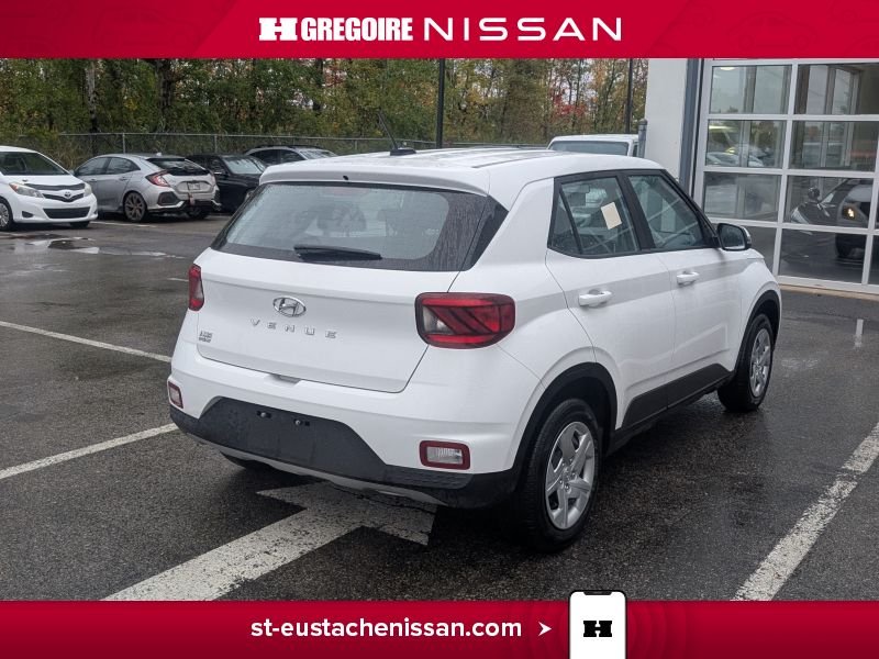 2023 Hyundai Venue White Laval - photo #10