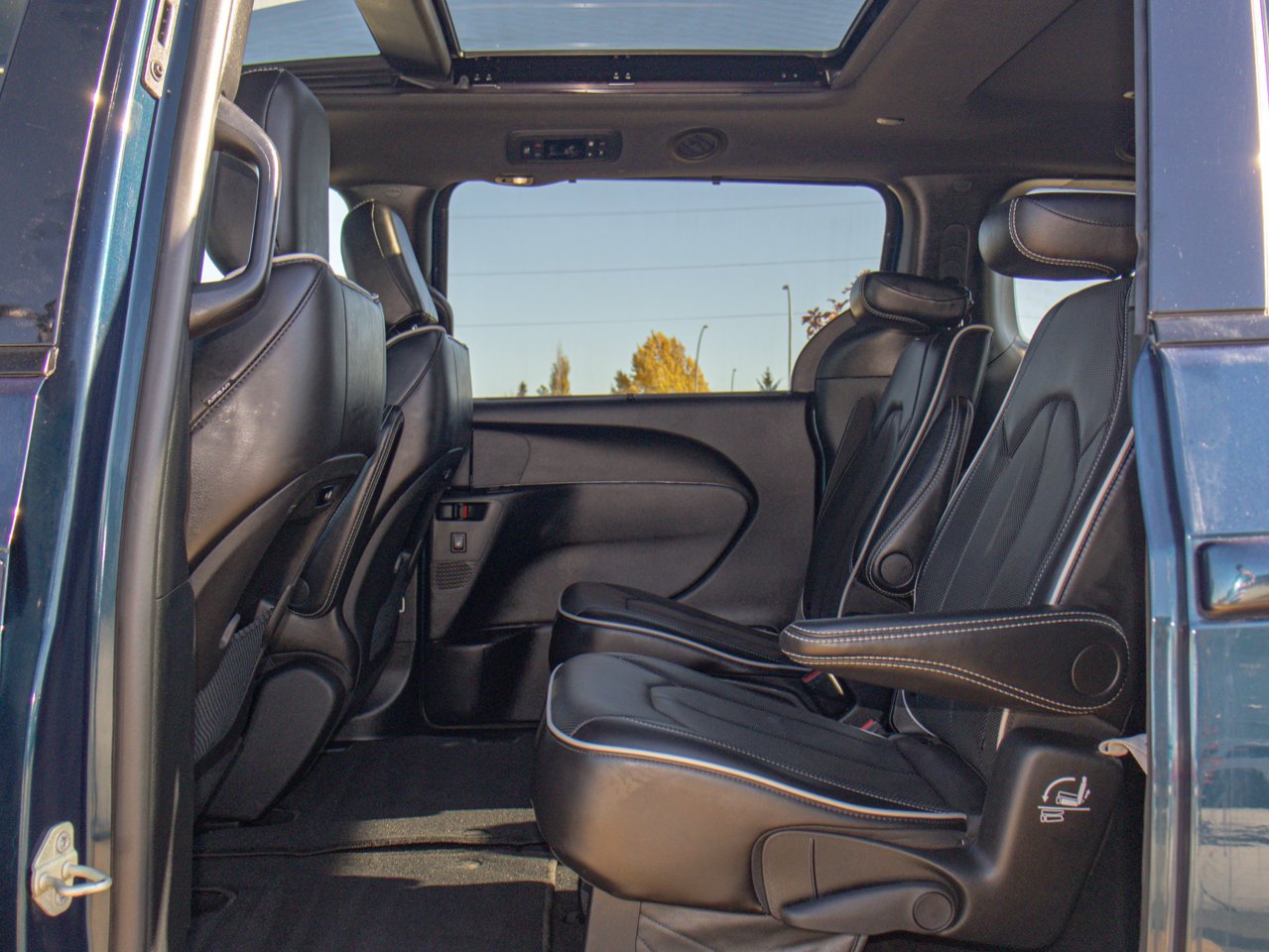 2025 Chrysler Pacifica Limited FWD Blue Sherwood Park - photo #30