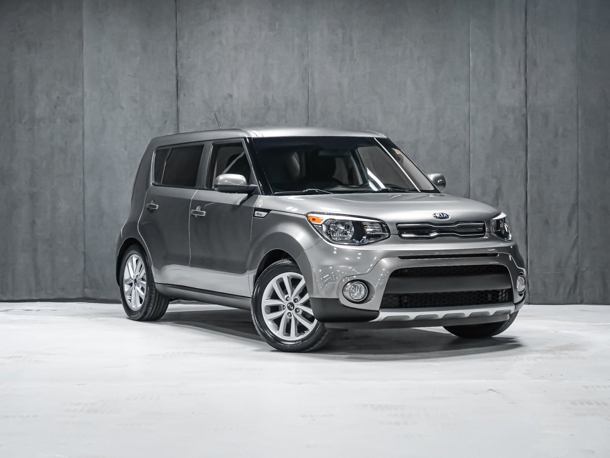 2018 Kia Soul Green Montreal - photo #1