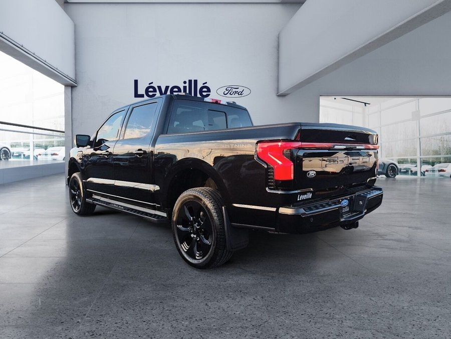 Ford F-150 Lightning Platinum ** GROSSE BATTERIE ** PTAC 8600LBS ** BAS KILO ** CARFAX CLEAN ** 5,5 pi 2025 Noir