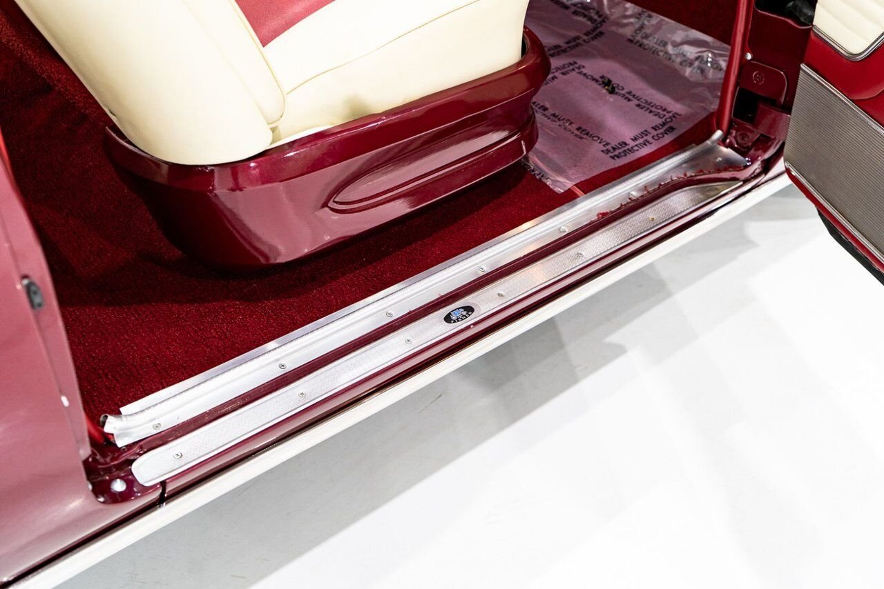 Oldsmobile 98 PRIX EN USD | Convertible Beautifully Presented from complete Restoration 1953 Rouge Montréal - photo #65