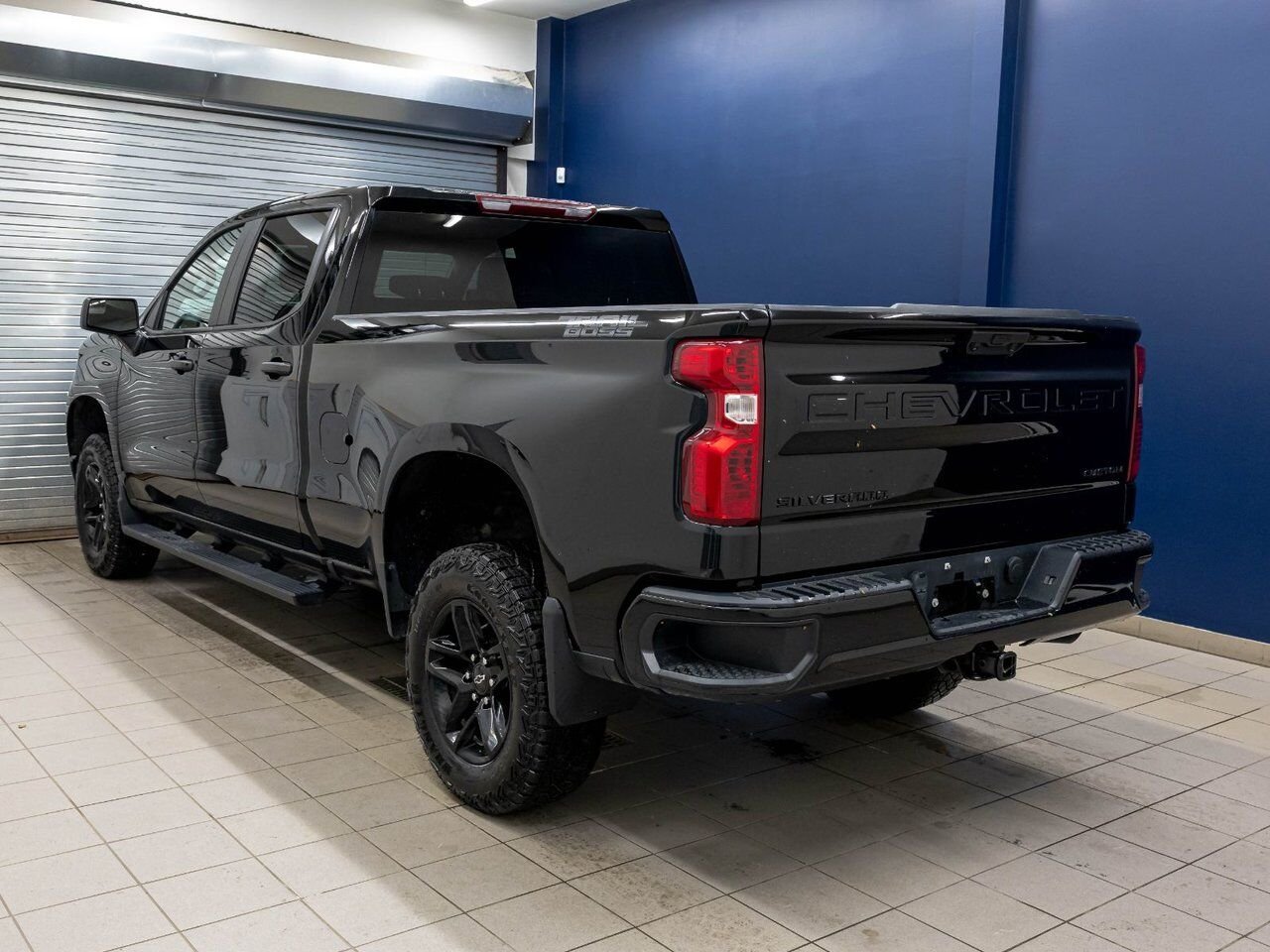 Chevrolet Silverado 1500 CUSTOM TRAIL BOSS CREW 4X4 *CARPLAY* BEDLINER WIFI 2024 Noir Saint-Jérôme - photo #4