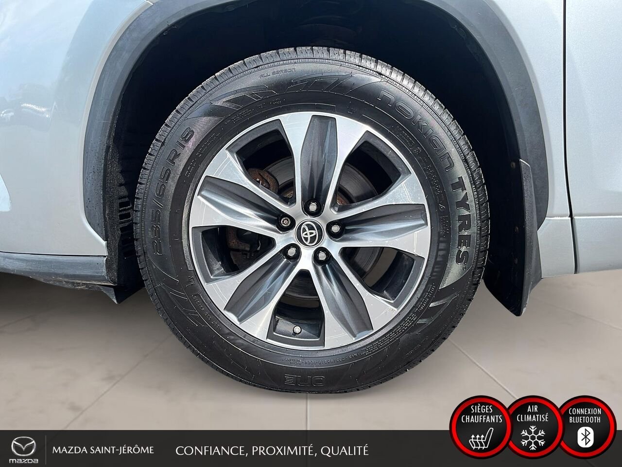 Toyota Highlander XLE | TOIT OUVRANT | CUIR | AWD | 2022 Argent Saint-Jérôme - photo #11