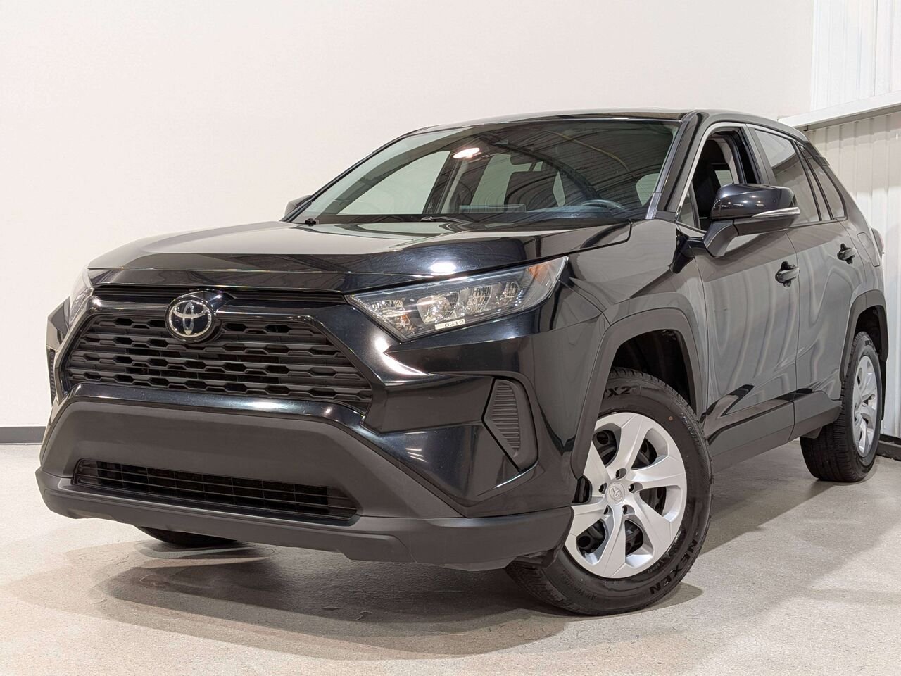 Toyota RAV4 LE AWD 2024 Noir Val-David - photo #0