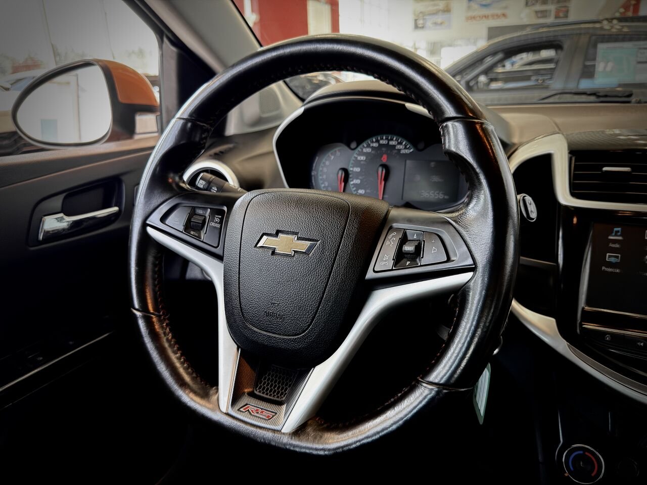 2017 Chevrolet Sonic Orange Notre-Dame-des-Prairies - photo #14
