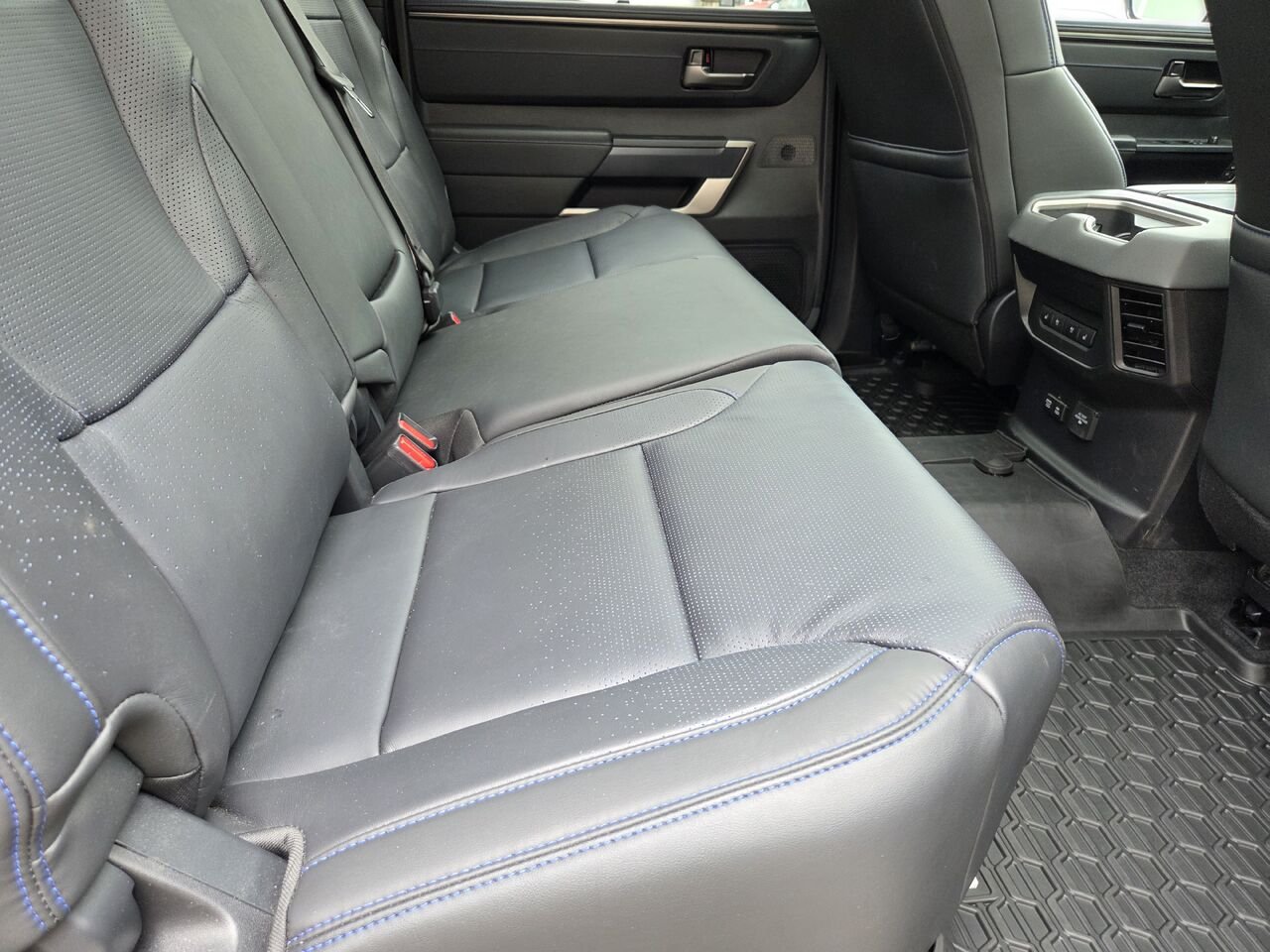 Toyota TUNDRA PLATINUM 2026 Noir Mont-Laurier - photo #12
