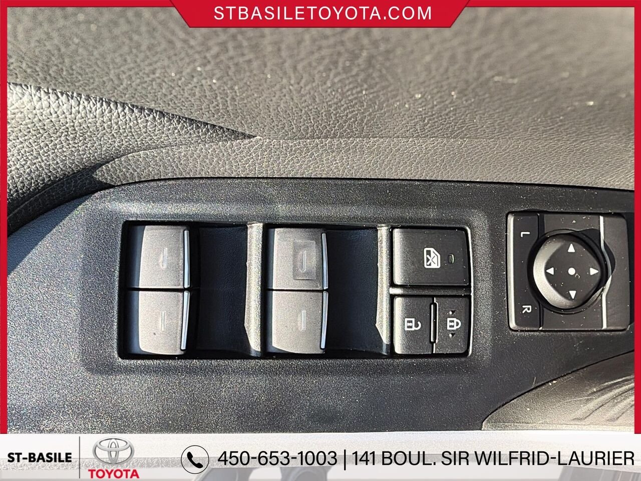 2025 TOYOTA RAV4 Midnight Black Metallic Saint-Basile-le-Grand - photo #13