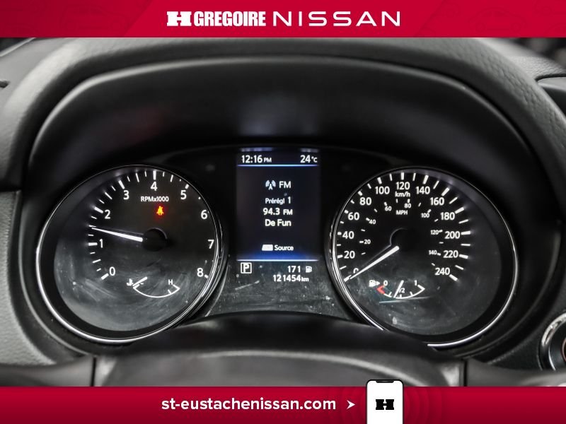 2019 Nissan Qashqai Red Laval - photo #17