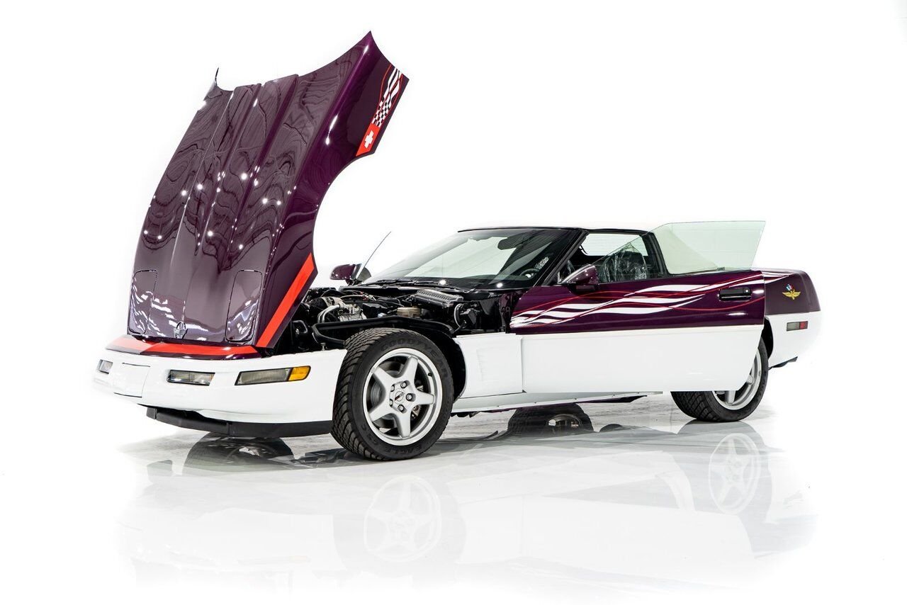 1995 Chevrolet Corvette *PRIX EN USD* RPO Z4Z PACE CAR PRESENTED IN DELIVERY PACKAGING WITH ONLY 192MILES (307KM) FROM NEW White Montreal - photo #37