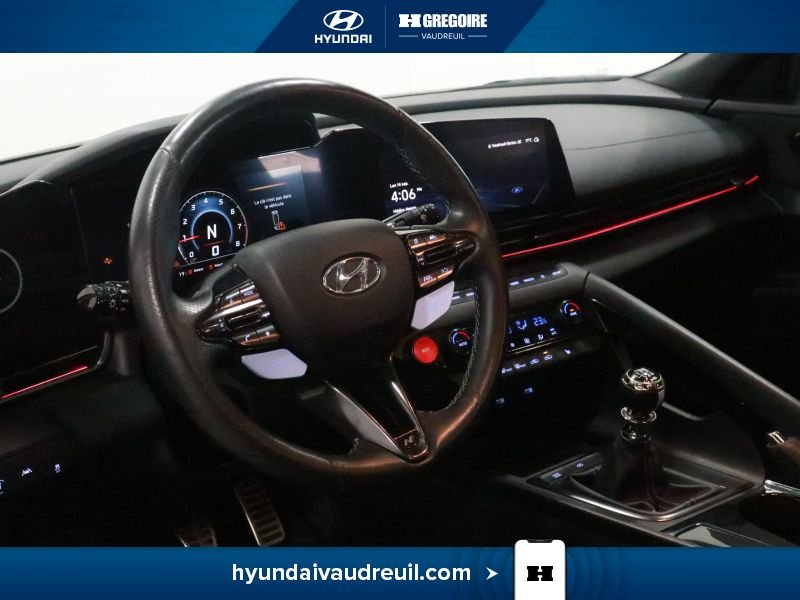 Hyundai Elantra YP225 | Manual 2023 Gris Laval - photo #13