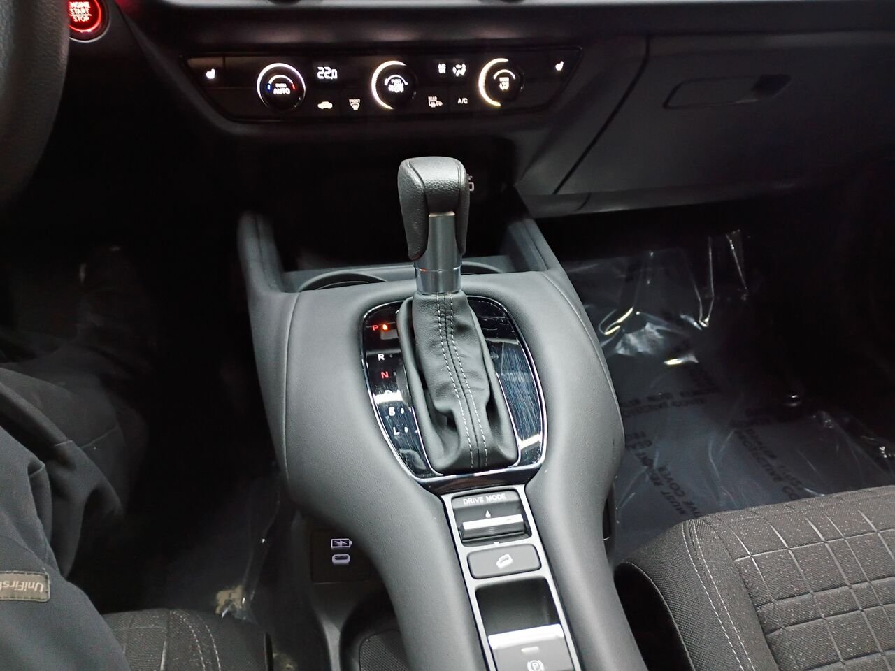 2025 Honda HR-V Silver Blainville - photo #27
