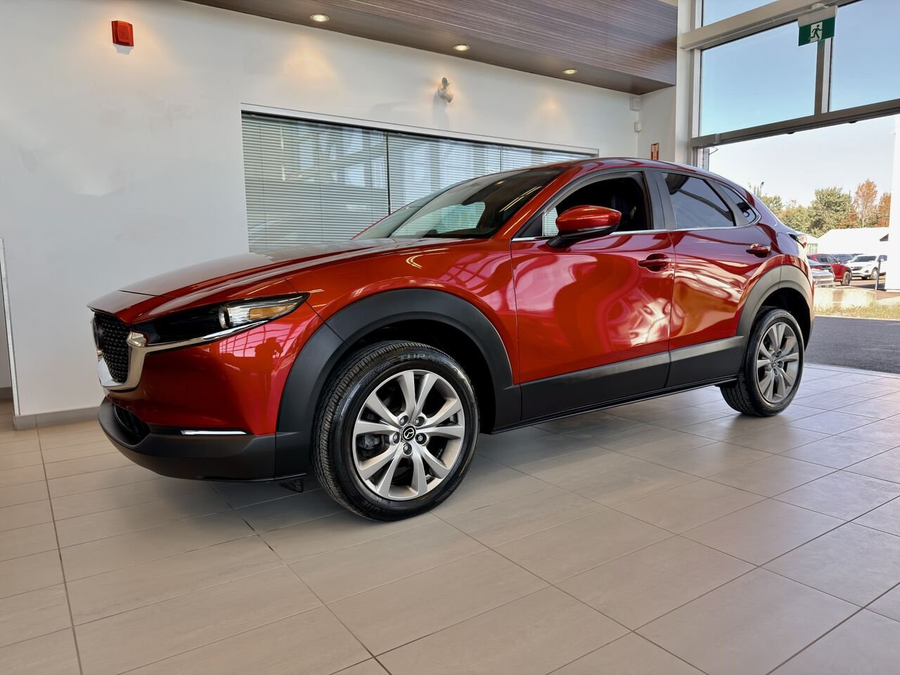 2022 Mazda CX-30 Red Notre-Dame-des-Prairies - photo #2