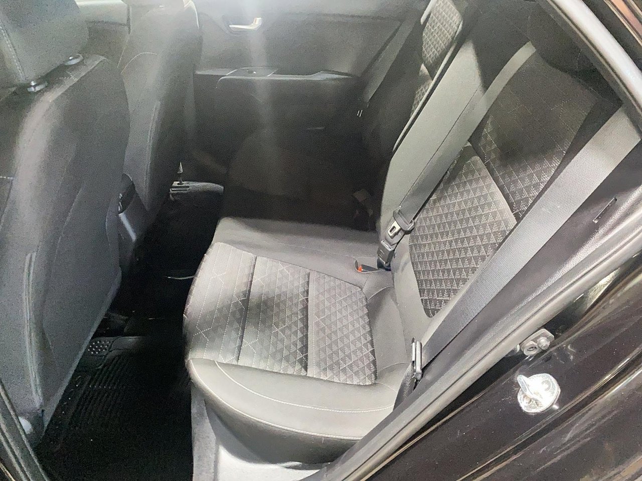 Kia Rio 5-door NIV 3KPA25AB6JE039972 2018 Noir Baie-Comeau - photo #8