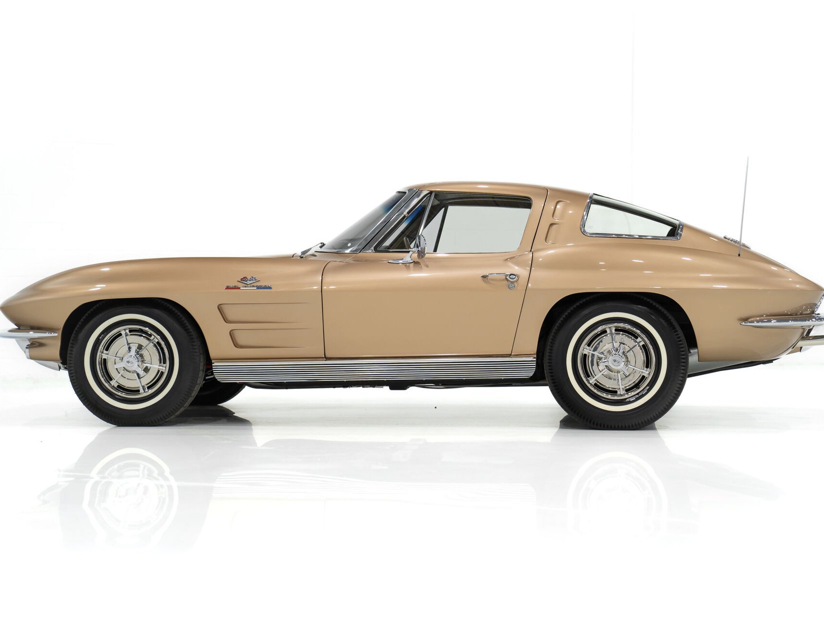 Chevrolet Corvette Fuel Injection Moteur Matching 327 à injection développant 360 chevaux | PRICE IN USD 1963 Beige Montréal - photo #5