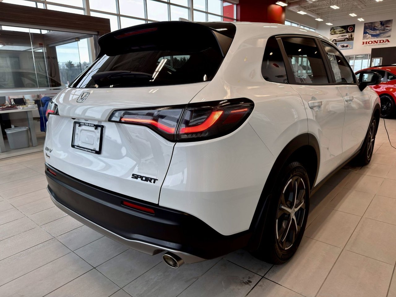 2023 Honda HR-V White Notre-Dame-des-Prairies - photo #5