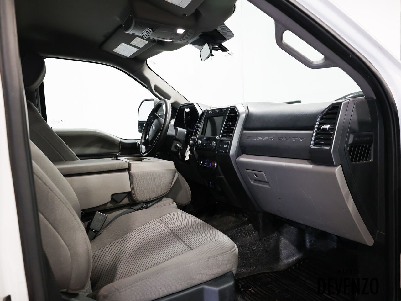 2020 Ford Super Duty F-450 DRW White Saint-Eustache - photo #8